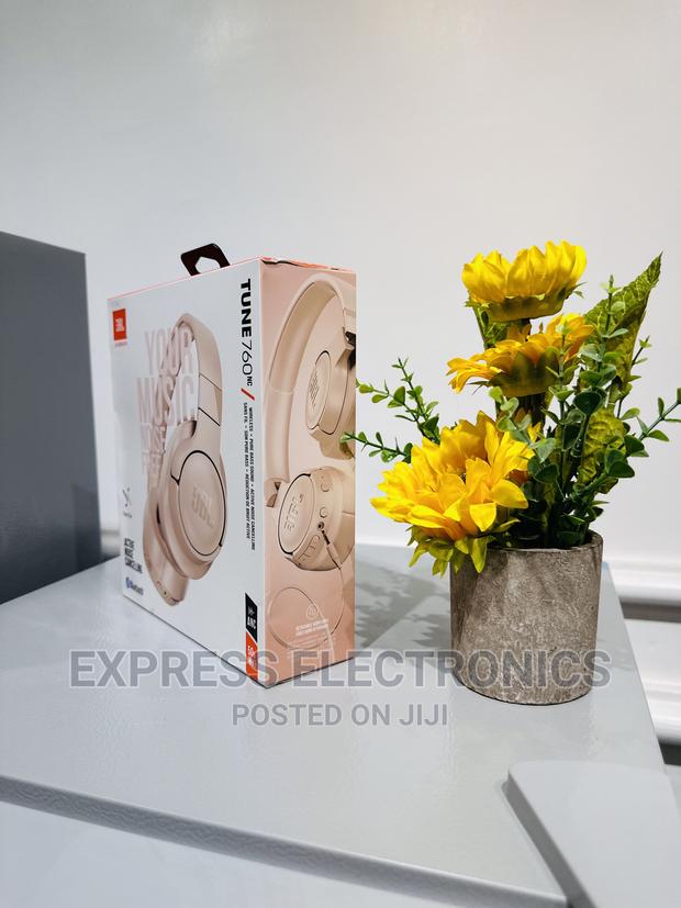 Lovely Sleek JBL Tune 760 Headphones · Photo 1