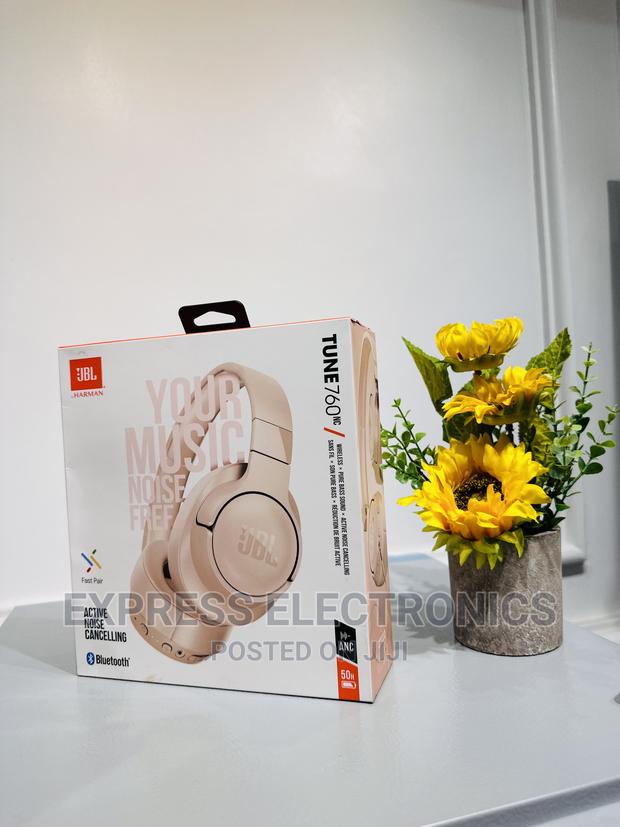 Tough and Durable Design JBL Tune 760 Headphones · Photo 1
