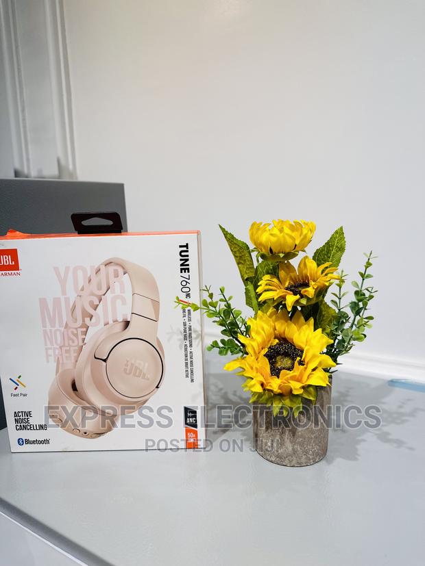 Hear and Play Better With Headphones JBL Tune 760 · Photo 1