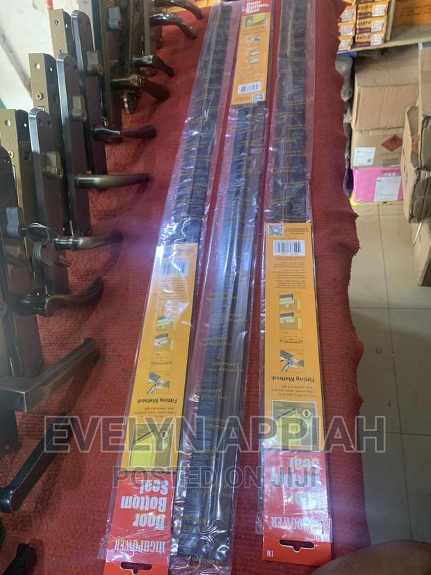 39" Door Brush · Photo 2