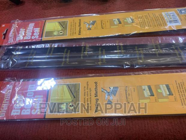 39" Door Brush · Photo 1