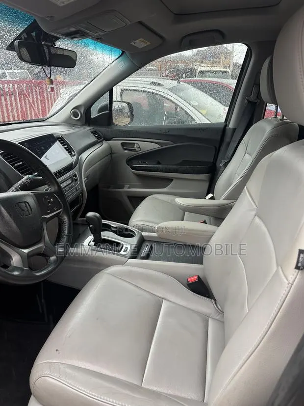 Honda Pilot 2019 Silver · Photo 1