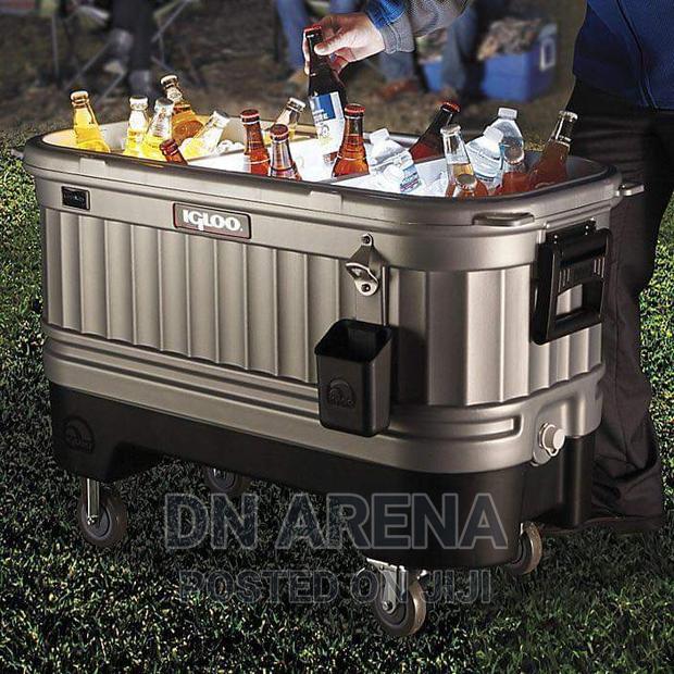 125 Quart Igloo Party Bar With Light and Wheel · Photo 1