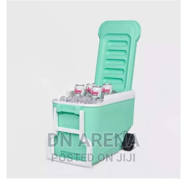 Igloo 38quart Wheelie Cool Ice Chest · Photo 3
