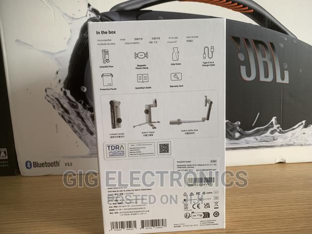 Insta360 Flow Smartphone Gimbal Stabilizer · Photo 2