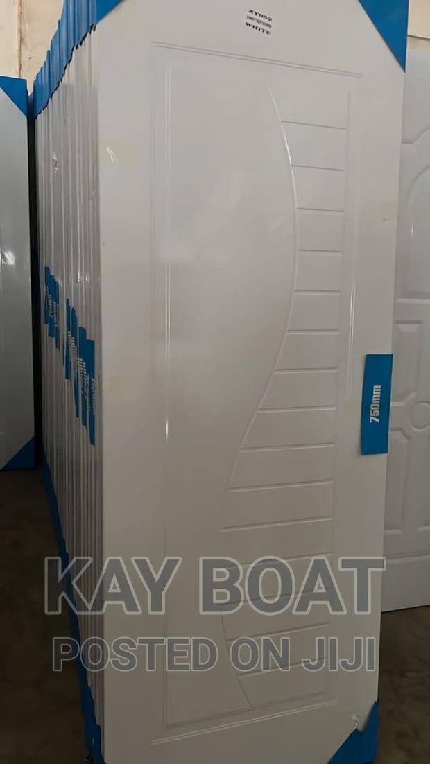 Legit Wooden Door With All Accessories · Photo 1