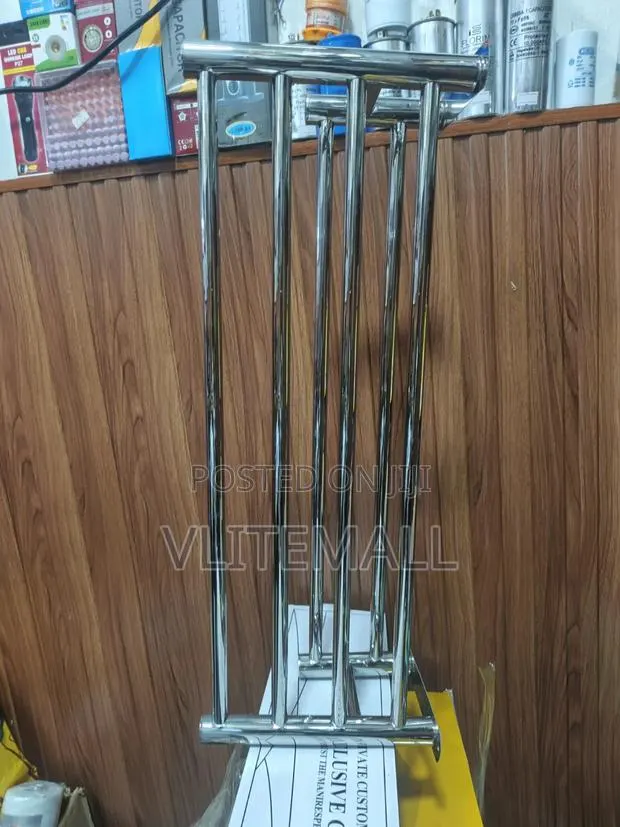 Bathroom Multiple Hanger · Photo 1