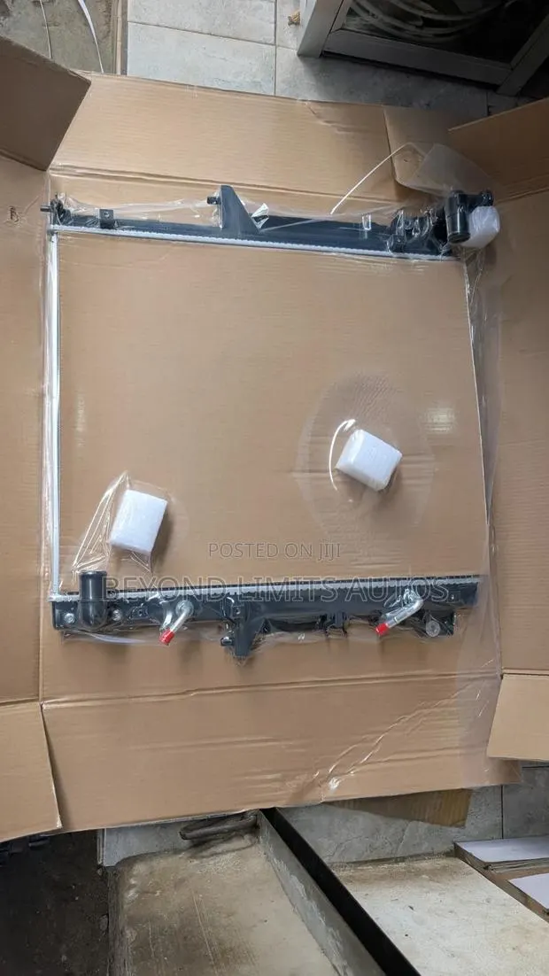 Mitsubishi L200 2016,2017,2018,2019,2020,2021 Radiator / Water Tank · Photo 1