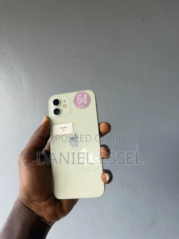 Apple iPhone 12 64 GB Green · Photo 1