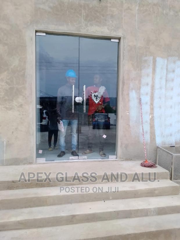 Frameless Swing Tempered Glass Doors · Photo 2