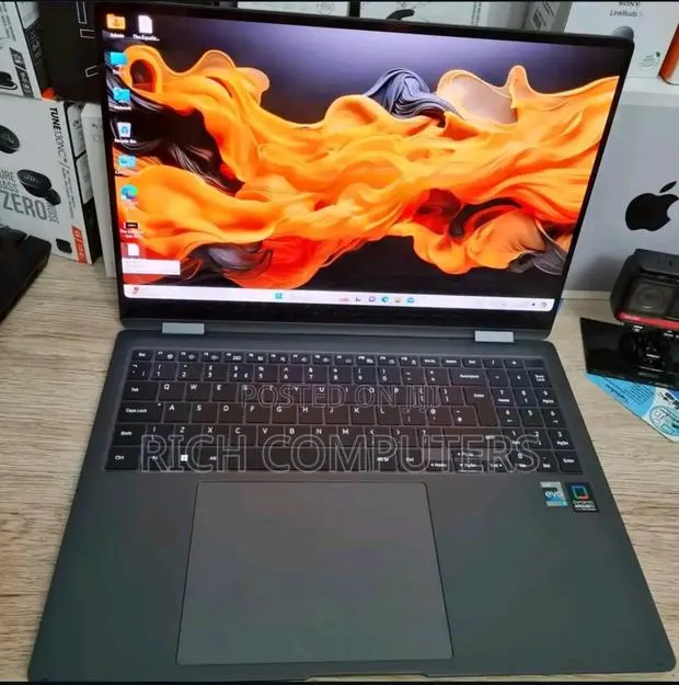 New Laptop Samsung Galaxy Book5 Pro 16GB Intel Core i5 SSD 512GB · Photo 1