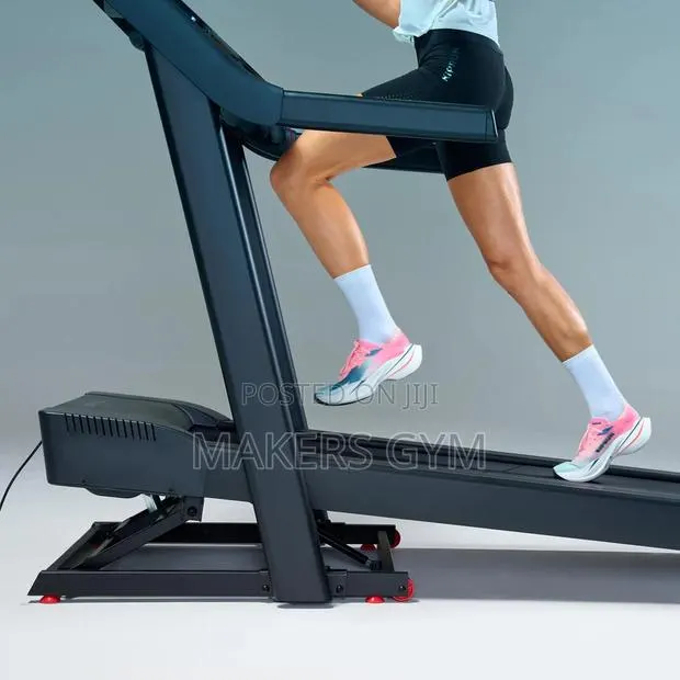 Treadmill(R5608) · Photo 1