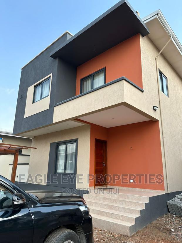 4bdrm Townhouse/Terrace in Oyarifa for sale · Photo 2