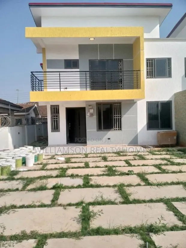 3bdrm Mansion in Hfc Estate Area, Spintex for rent · Photo 1