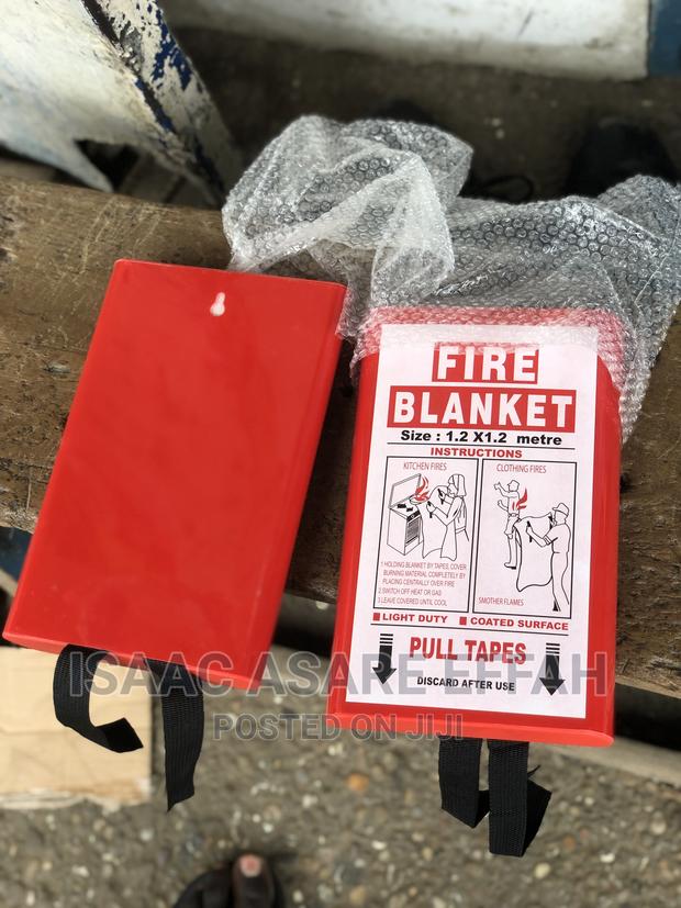Emergency Fire Blanket · Photo 3