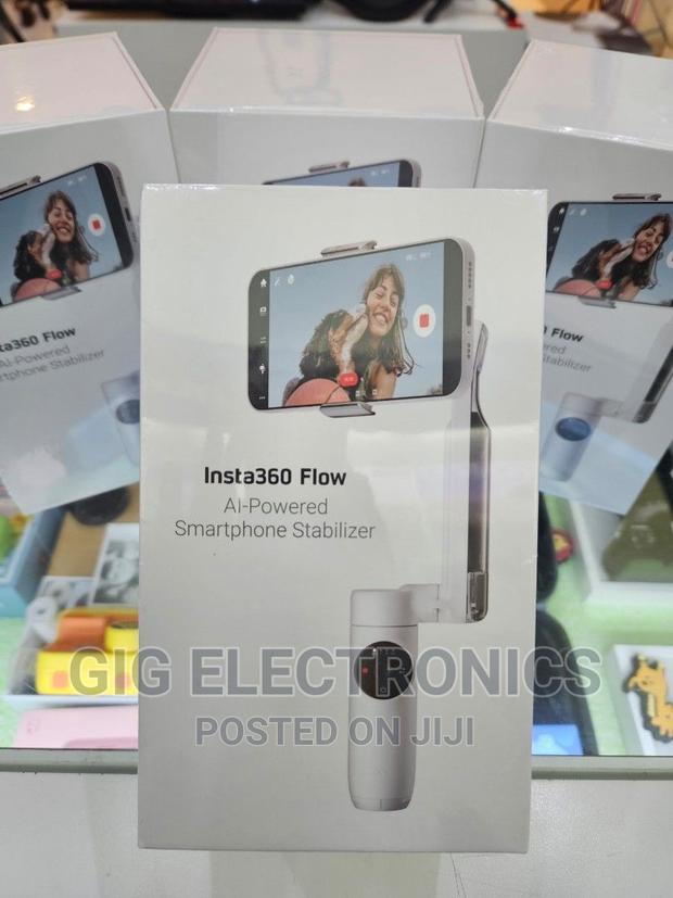 Insta360 Flow Smartphone Gimbal Stabilizer · Photo 3