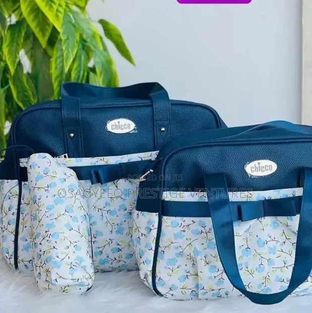 Chicco Luxury 3-Piece Baby Diaper Bag Set · Photo 2