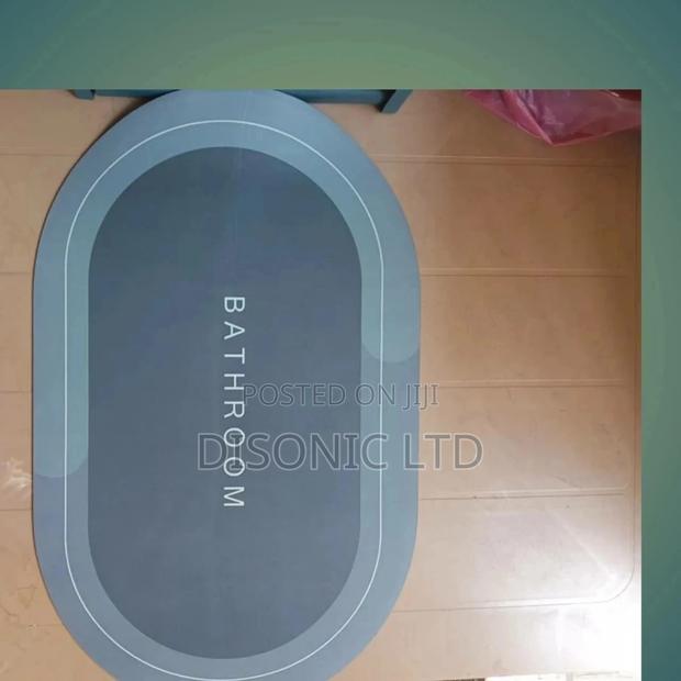 Water Absolvent and Antislip Bathroom Door Mats · Photo 2