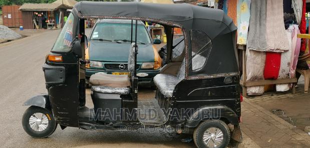Bajaj RE 2021 Black · Photo 8