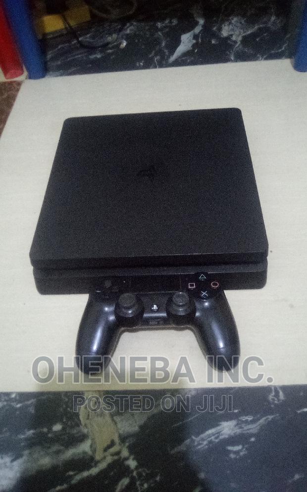 Ps4 Slim Pre-Owned With FC27+Other Games + 2 Controllers · Photo 3