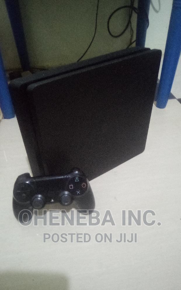 Ps4 Slim Pre-Owned With FC27+Other Games + 2 Controllers · Photo 4