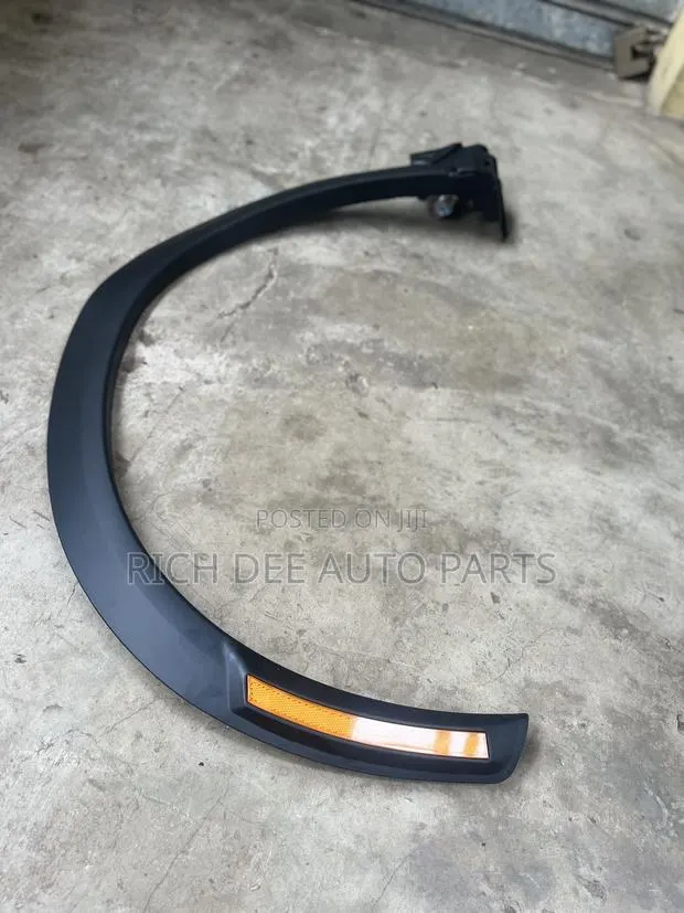 Mitsubishi Eclipse Cross 2022, 2023, 2024 Fender Moulding With Light · Photo 1