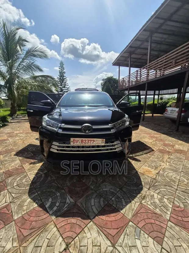 Toyota Highlander LE Plus 2019 Black · Photo 1