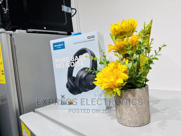 Q20i Hybrid Active Noise Cancelling Headphones · Photo 1