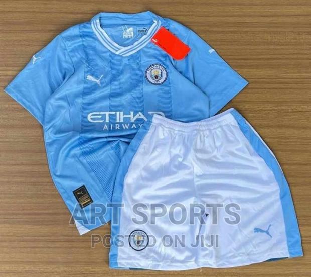 Liverpool Kids Jersey · Photo 1