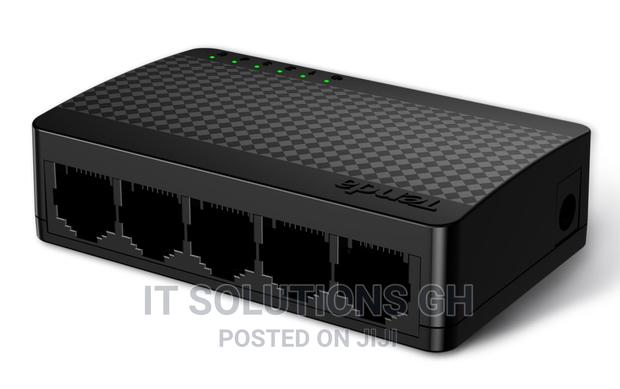 Tenda (S105) 5-Port Desktop Switch · Photo 1