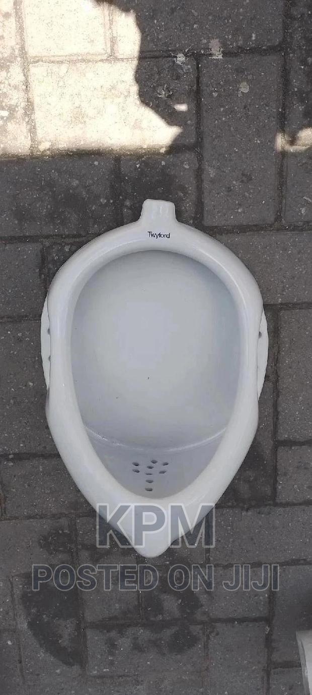 Twyford Urinal Pot · Photo 3