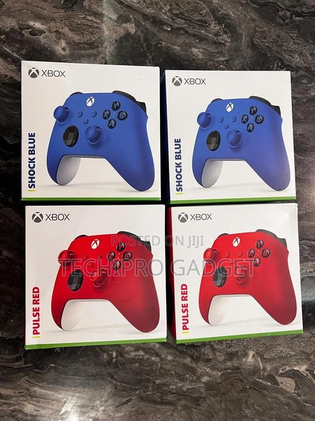 Xbox Series Pulse Red Sealed · Photo 1