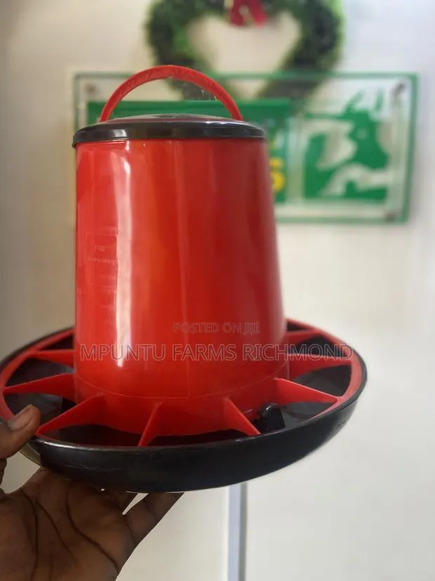 Feeders(6kg Manual Feeder) · Photo 1