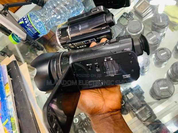 Quality Yet Affordable Canon 32GB VIXIA HF G20 FHD Camcorder · Photo 1