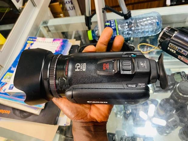 Long Lasting Canon 32GB VIXIA HF G20 Full HD Camcorder · Photo 1
