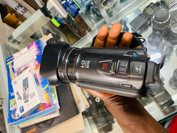 Sealed in Box Canon Full HD Camcorder(VIXIA HF G20)32GB · Photo 1