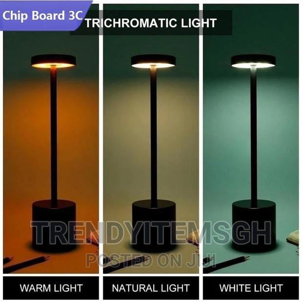Rechargeable LED Table Lamp 3 Colours · Photo 5
