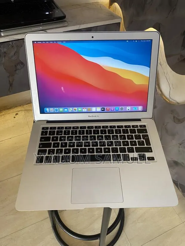 Laptop Apple MacBook Air 8GB Intel Core i5 SSD 128GB · Photo 1