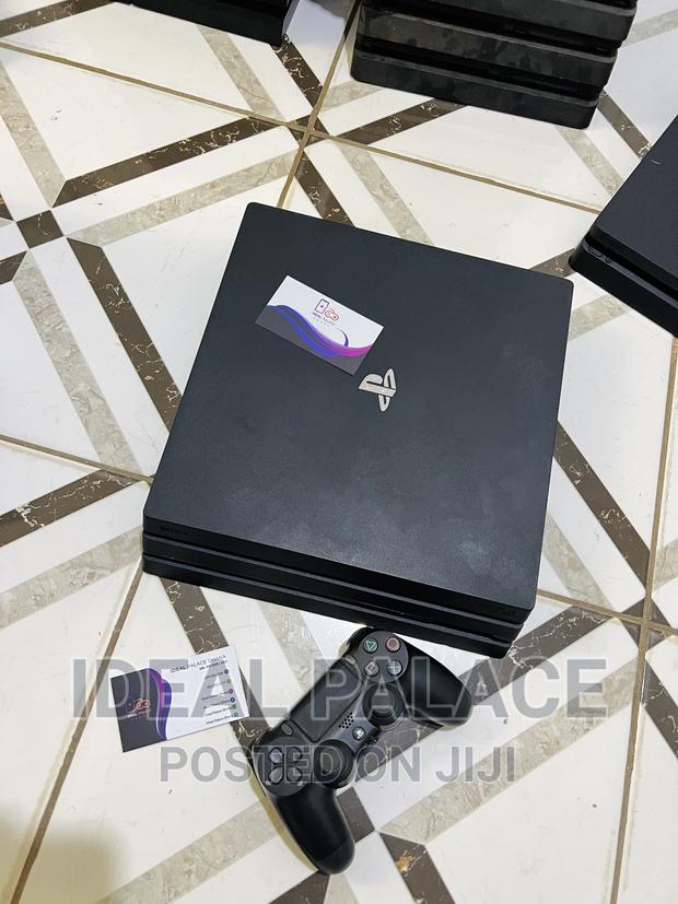 Playstation 4 Pro With Fc 26 · Photo 2