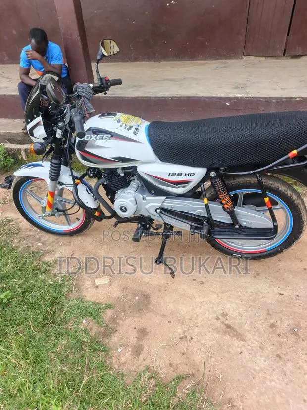 Bajaj Boxer 125 2026 White · Photo 1