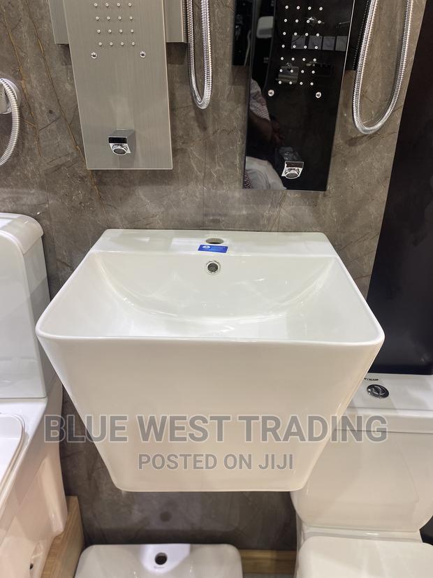 Wall Hung Washand Basin · Photo 2