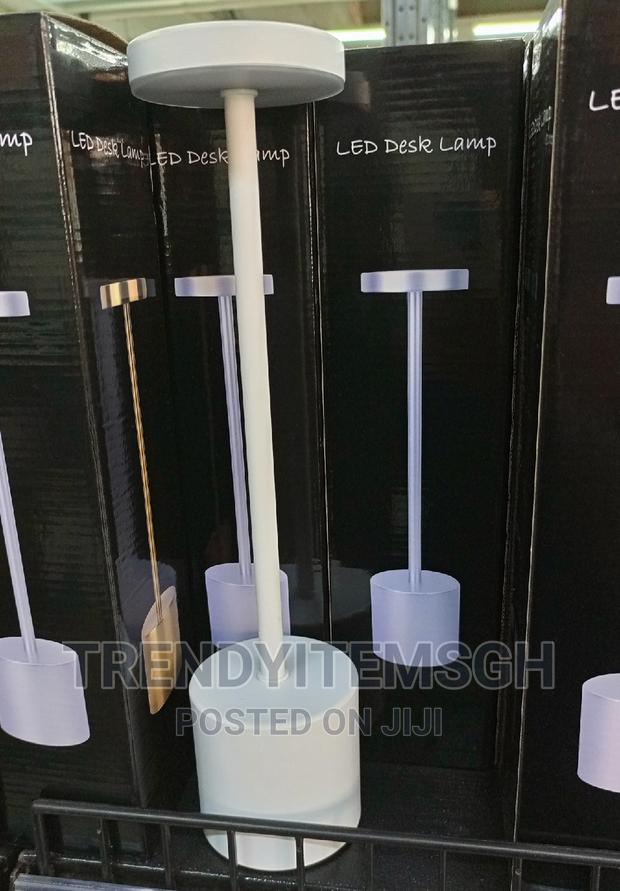 Rechargeable 3colours Touch Sensor Table Lamp · Photo 2