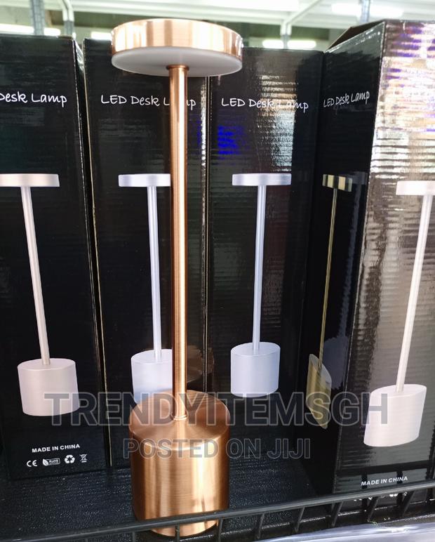 Rechargeable 3colours Touch Sensor Table Lamp · Photo 1