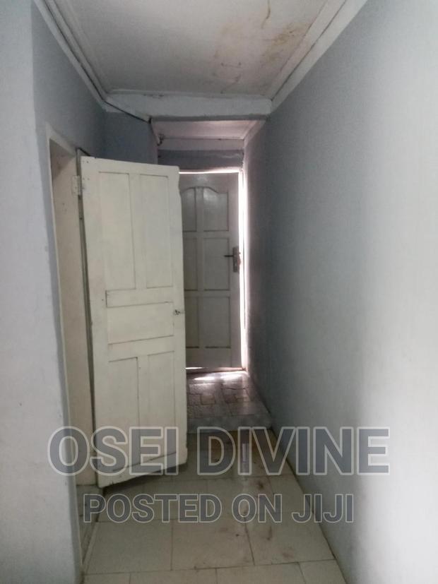 Single Room S/C Self Compound Dansoman · Photo 2
