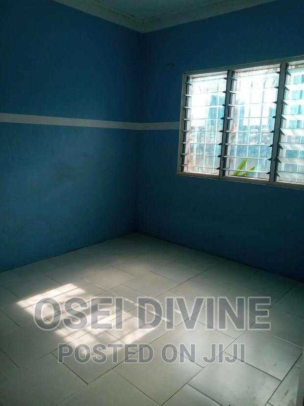 Single Room S/C Self Compound Dansoman · Photo 5