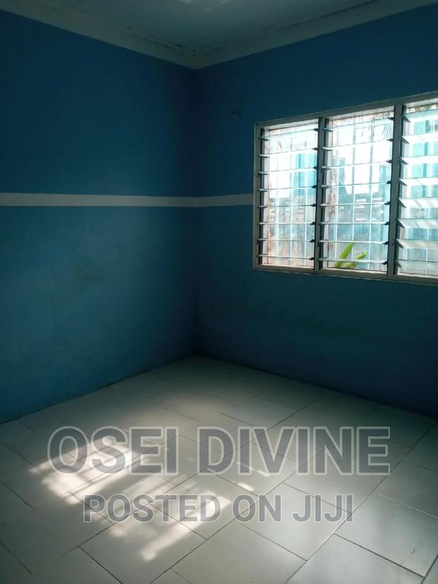 Single Room S/C Self Compound Dansoman · Photo 6