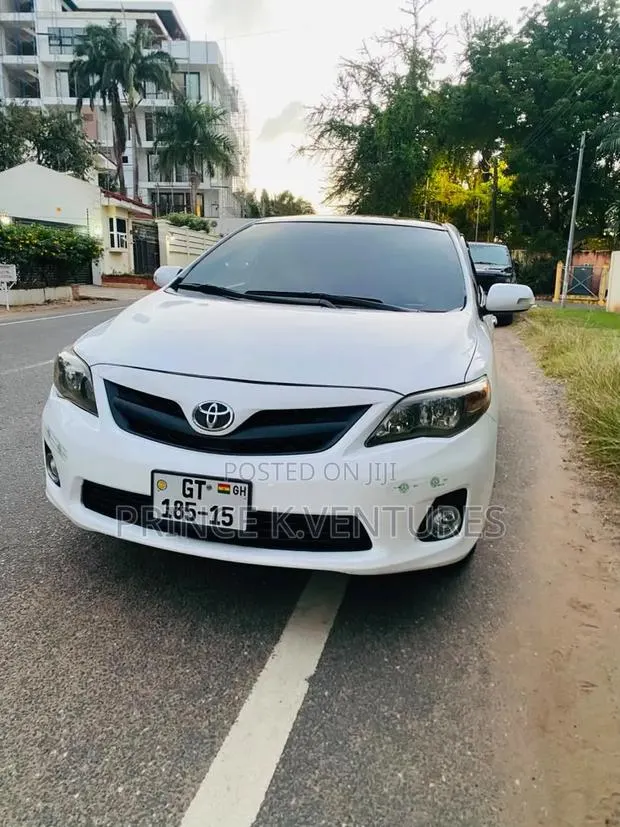 Toyota Corolla 2010 White · Photo 1