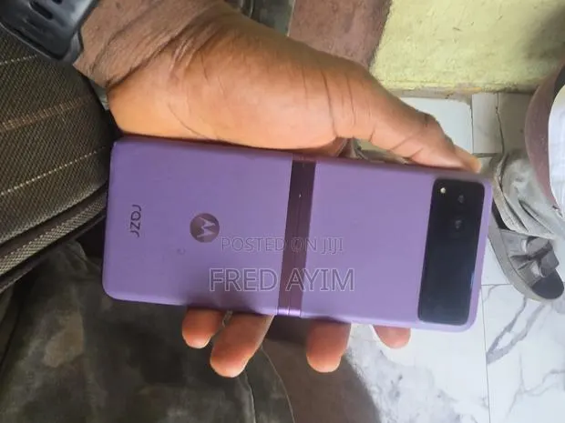 Motorola Razr 40s 256 GB Purple · Photo 1
