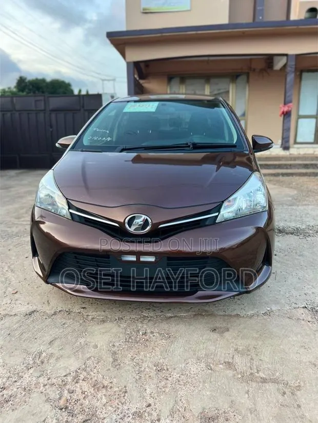 Toyota Vitz 2015 Brown · Photo 1