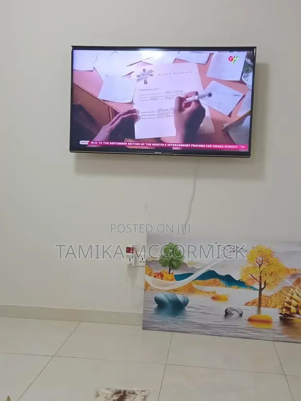 50' Panasonic SMART TV · Photo 1